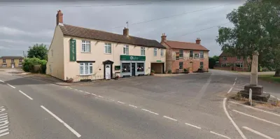 OYO 4 Sisters Inn Hotels near River Witham