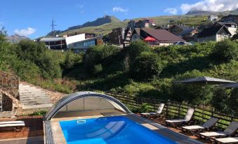 Hotel GoodAura - Housity
