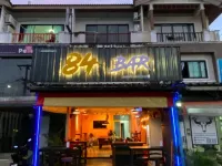 84 Bar & Guesthouse Hotels near الطائر هانومان