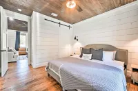 Private Hot Tub, Outdoor Fireplace: Broken Bow Gem - parking