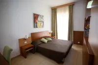 Hermes Hotel - parking