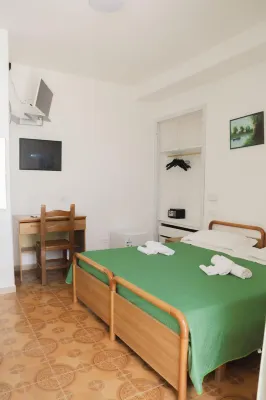 Hotel Cesotta - Kolam Renang