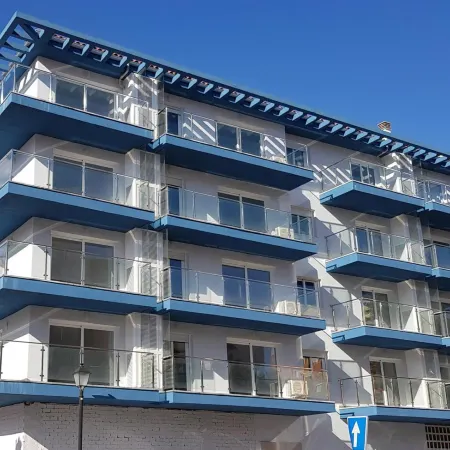 Sur Suites la Dorada, Centricos Soleados a Pocos Metros de la Playa y Con Parking Opcional