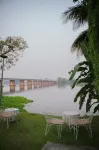 White Wall Riverfront Hotel