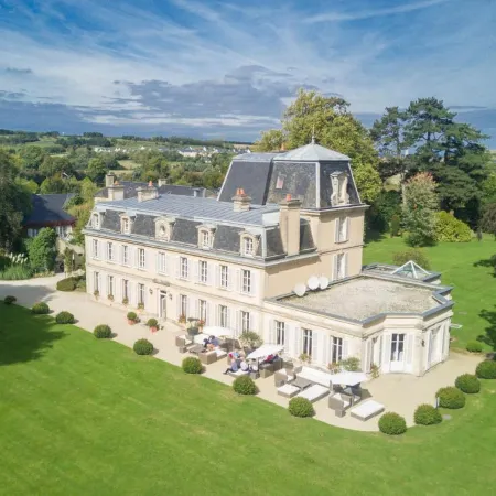 Chateau la Cheneviere Отели в г. Ком