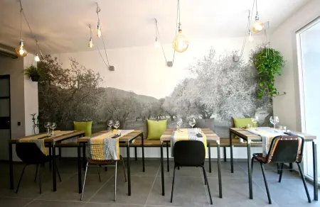 Pove 2.4 Hotel Отели в г. Соланья