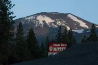 Shasta Pines Motel & Suites - con vistas a la montaña