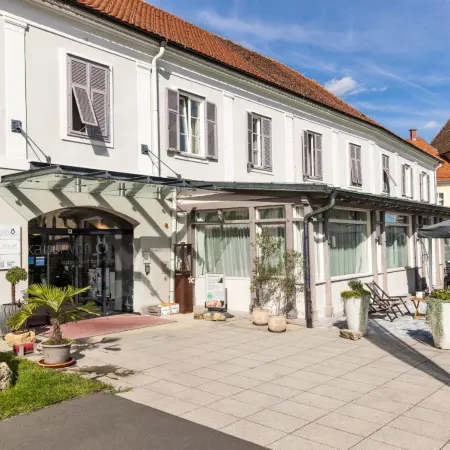 Kaiser Von Österreich, Historik- Und Thermalhotel