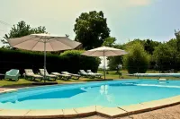 The Alpaca B&B Hotels in Dournazac