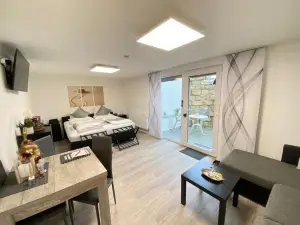 1,5 Zimmer Apartment in S-Bahn Nähe, 35 qm, Max 4 Pers, Zentral, Private Terasse, Internet 250 MBit