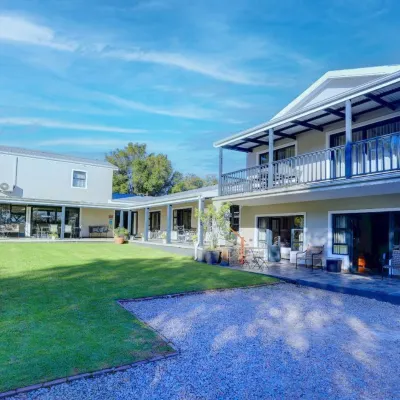 Burrough Place Hotels near Outeniqua Pass
