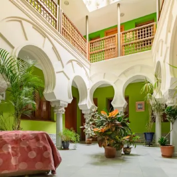 Safestay Cordoba Mezquita Catedral Отели рядом с достопримечательностью «Башня Калаорра»