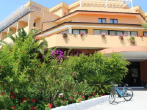 โรงแรมอิเมโลกรานี