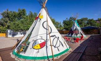 Apache Motel