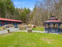 Green Acres Retreat Hotels in Deposit