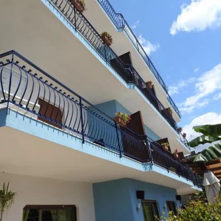 ChrisMare Hotel