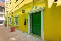 La Casa Amarilla Apartments