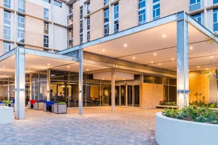 Onomo Hotel Durban Отели рядом с достопримечательностью «Moses Mabhida Stadium»