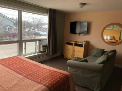 Perth Plaza Inn & Suites Hotels in Lanark