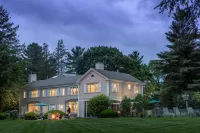 Devonfield Inn Hotels in Lee
