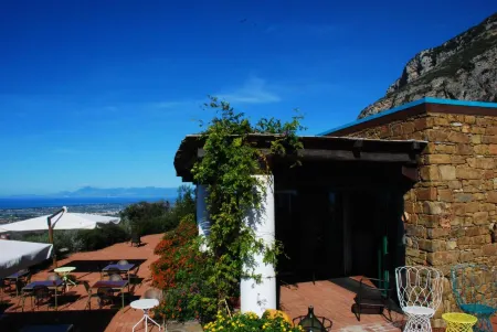 Borgo la Pietraia Отели рядом с достопримечательностью «U.S. 36th Infantry Division Monument»