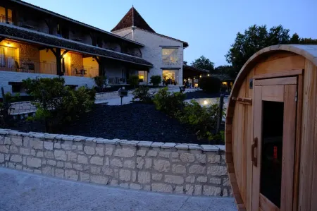 Le Belvédère Hotel et Bien être Отели в г. Монтегю-де-Керси