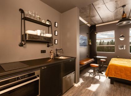 R13 - A Townhouse Hotel