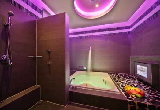 시닝 모텔의 깔끔한 객실 모습