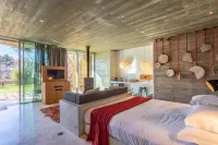 Rio do Prado Hotels near Castle of Óbidos