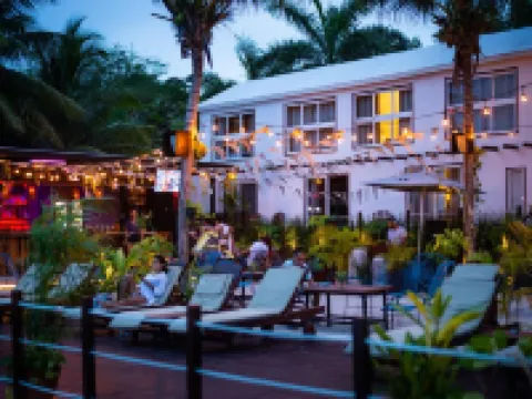 The Yak Lake House - Hostal Hoteles en Bacalar