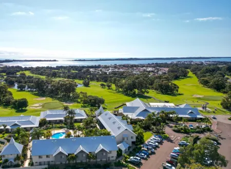 Mercure Bunbury Sanctuary Golf Resort Отели в г. Крукед Брук