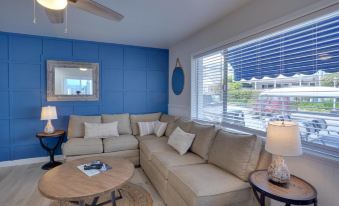 Catalina Island Duplex - Steps to Beach and Pier!