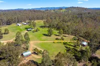 Hunter Hideaway Cottages - Mountain view