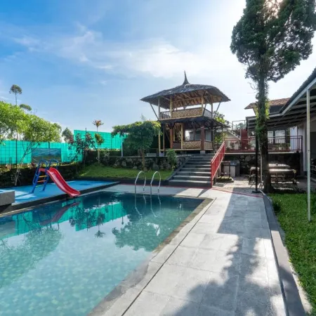 Villa Kayu Ciwidey