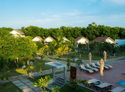 Uppuveli Beach by Dsk