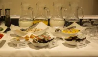 Boutique 25h by Eva Stay 018 - breakfast