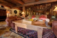 Daniels Summit Lodge