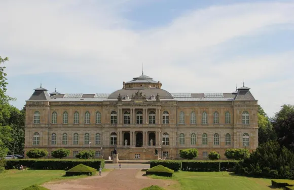 納赫巴爾德爾克萊恩膳食公寓酒店