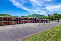 Econo Lodge Hotel Bradford 녹스 & 칸 레일 트레일 킨주아 브리지 트레일헤드 주변 호텔