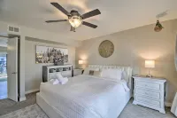 Sleek Phoenix Condo Walk to Biltmore Fashion Park
