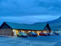 Bear's Claw Lodge Hotels in Cache Creek