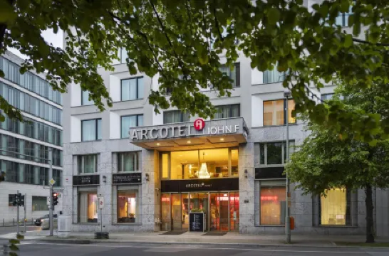 ARCOTEL John F Berlin Отели рядом с достопримечательностью «Бетлехемкирхплац»