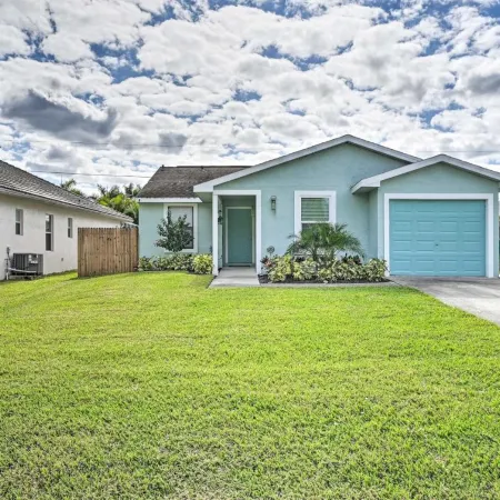 Retreat w/ Heated Pool Near Vanderbilt Beach!
