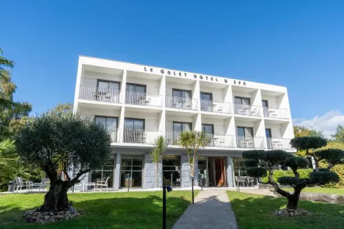 Le Galet Hotel & Spa فنادق في Saint-Philibert