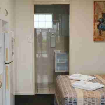 Porky's Motel Rockhampton Rooms