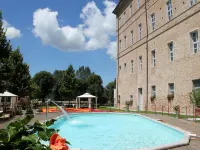 Montaldo Castle & Resort - Kolam Renang