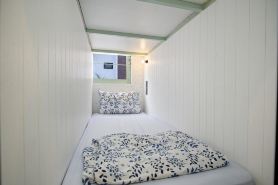 Monday Capsule Hostel and Thai Traditional Bath Bangkok