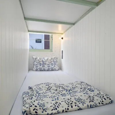 Capsule Hostel and Thai Traditional Bath Bangkok โรงแรมใกล้มหาวิทยาลัยธรรมศาสตร์