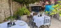 Maison Carles Bnb - Bed and Breakfasts