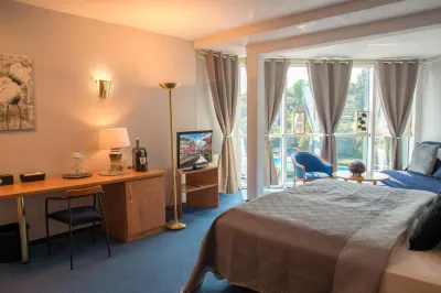 Saar Galerie Hotels near Eiscafe Cascata